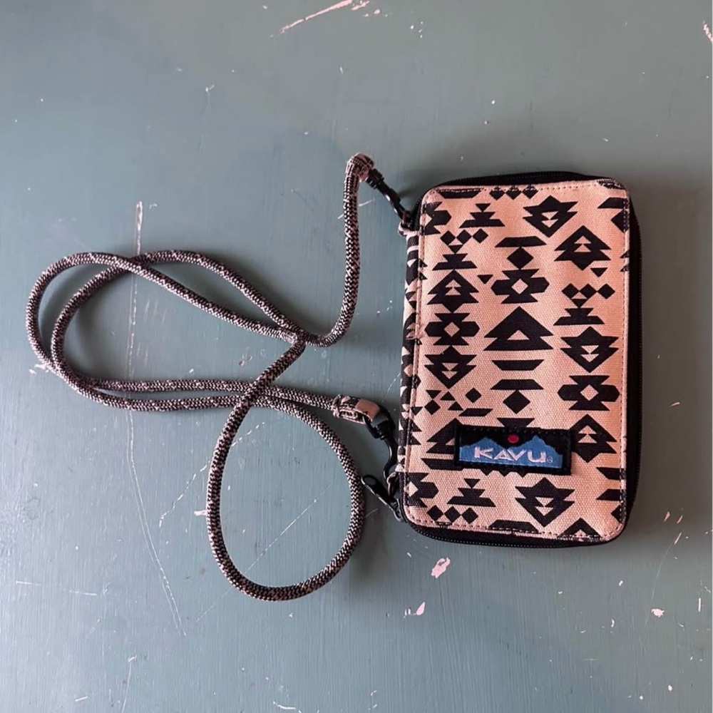 Kavu Go Time Aztec Print Crossbody Wallet